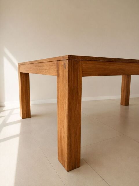 table carrée en bois massif Antibes (06)