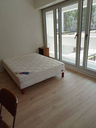  Appartement à louer 4 pièces 83 m²