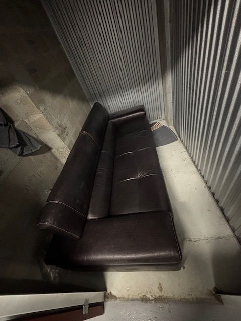 Canap� cuir marron 3 personnes (longueur 2.5m) 200 La Garenne-Colombes (92)