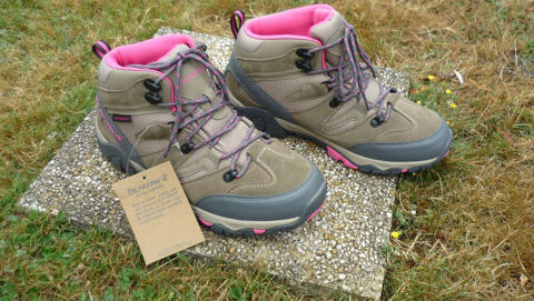 Chaussure de rando Neuve 54 Brem-sur-Mer (85)