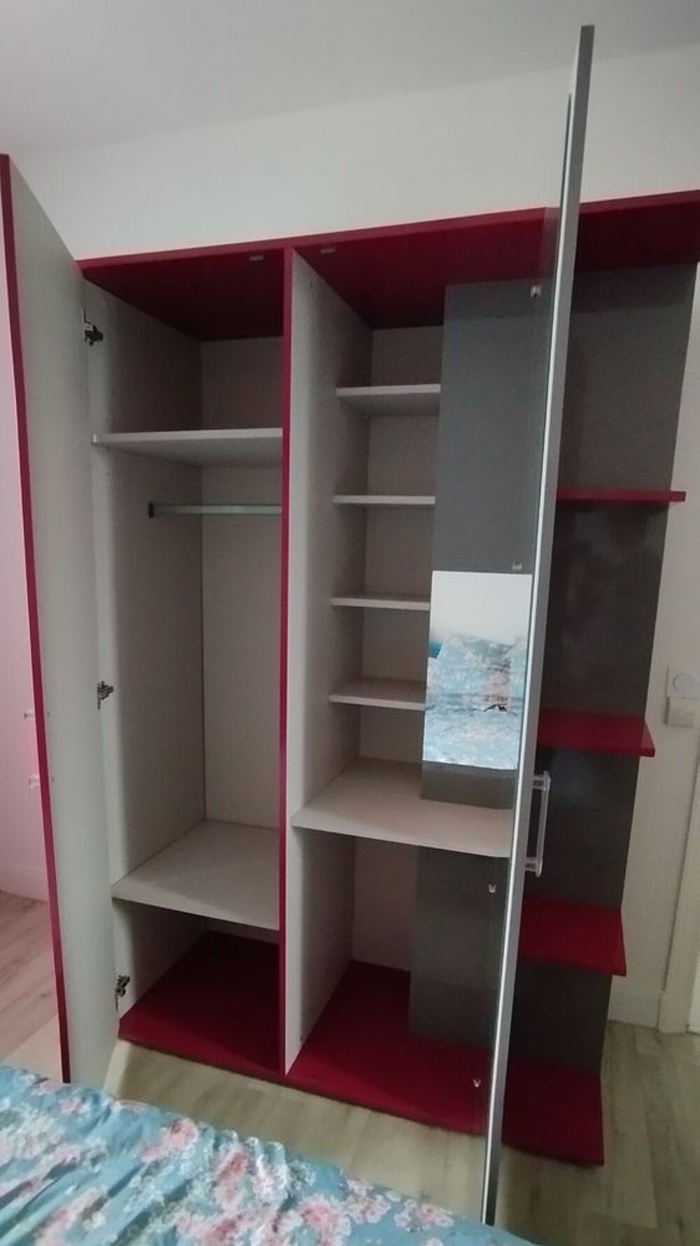Tr&egrave;s belle armoire laqu&eacute;e Meubles