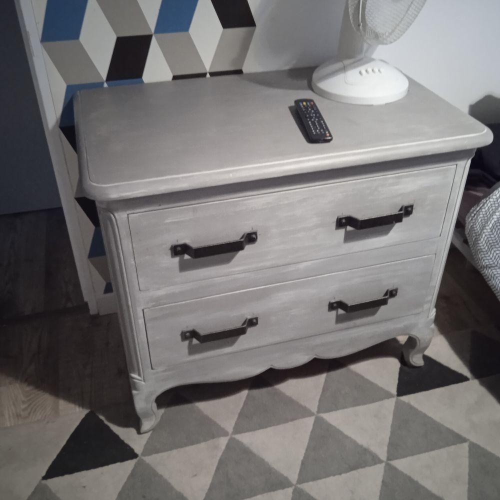 Commode patin&eacute;e bois massif grise 2 tiroirs 53 de profondeur Meubles