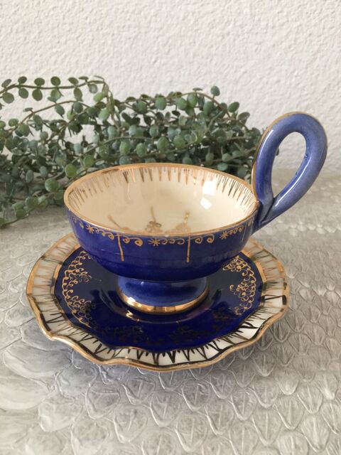 Jolie TASSE sur pied et sa Sous-tasse 13 Toulouse (31)