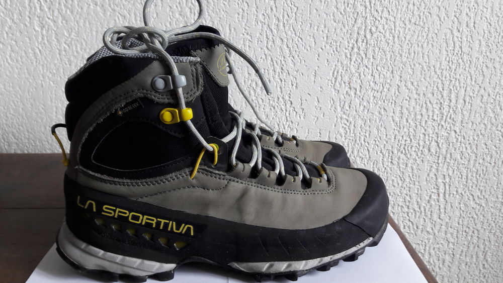 CHAUSSURE DE MONTAGNE ET RANDONN&Eacute;E Chaussures