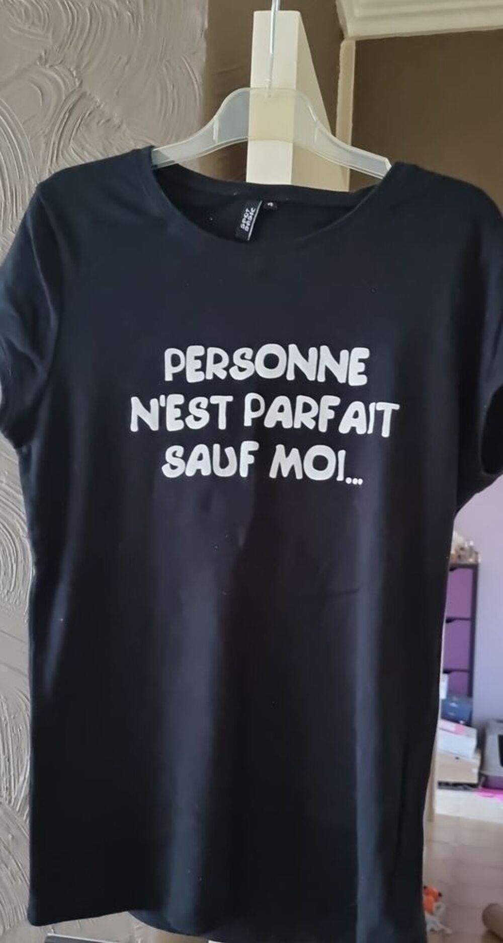 Tee shirt neuf Taille 4 Vtements