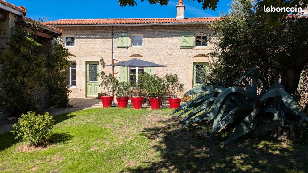 Vente Maison Maison 169m2 avec dépendance et jardin au calme La crèche