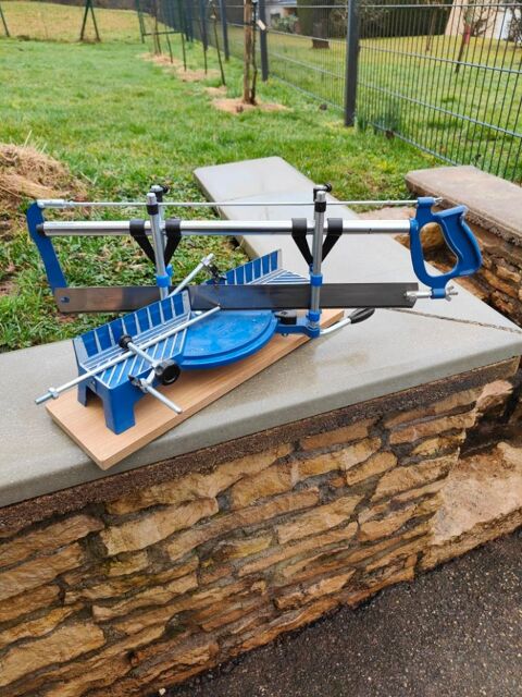 Scie � onglet manuelle sur socle en bois 20 Frahier-et-Chatebier (70)