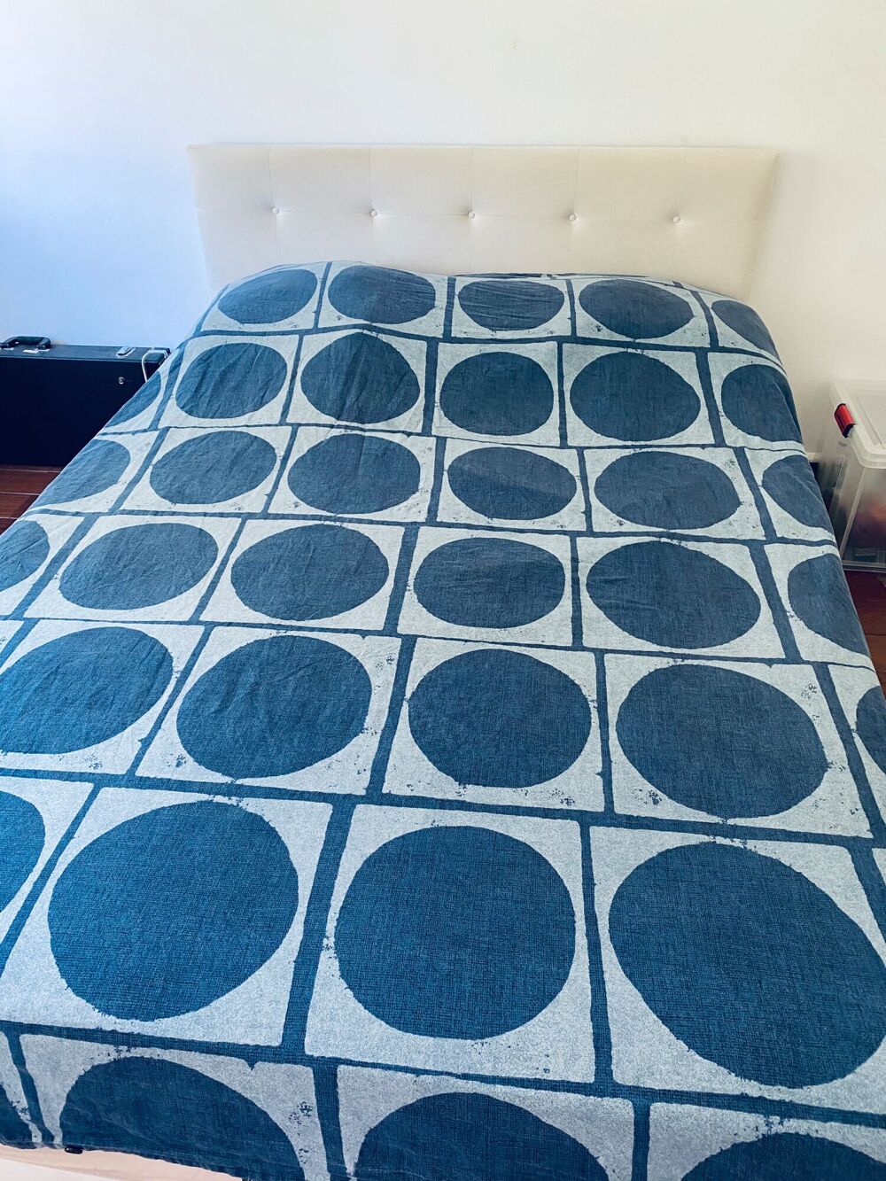 Ensemble lit + matelas t&ecirc;te de lit velours + 4 tiroirs Meubles
