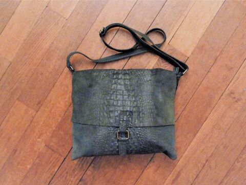 Sac  Main en Daim Vert Fonc avec sa Bandoulire Rglable 100 Paris 15 (75)