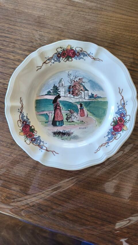 Assiettes sign� H.LOUX Sarreguemines 0 Bassussarry (64)