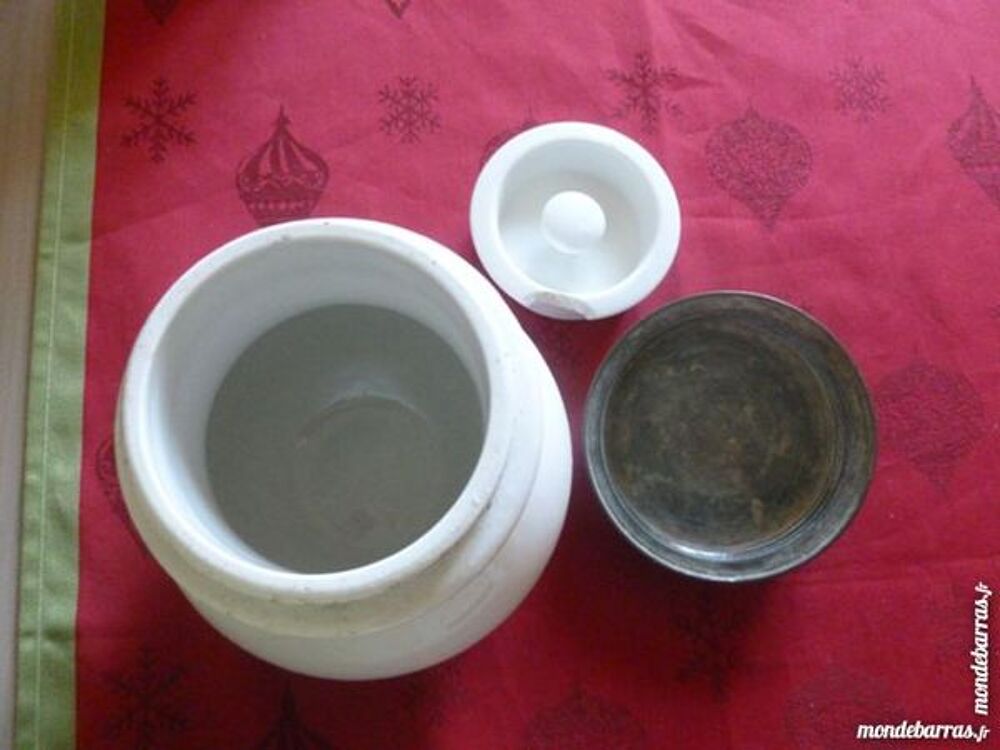 Pot fa&iuml;ence blanche et &eacute;tain Décoration