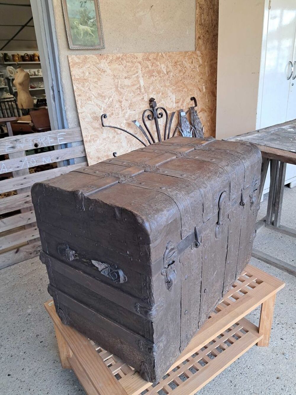 Coffre de voyage ancien, en fer et bois Meubles