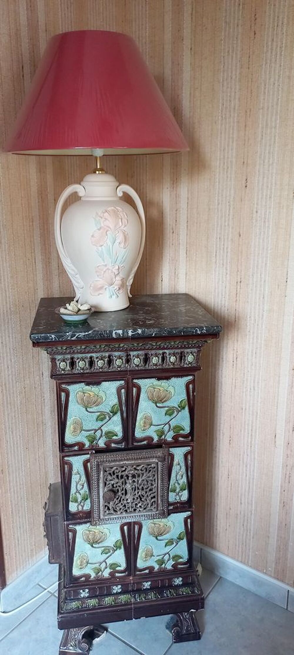 Po&ecirc;le &agrave; bois lorrain ancien avec carreau barbotine Décoration