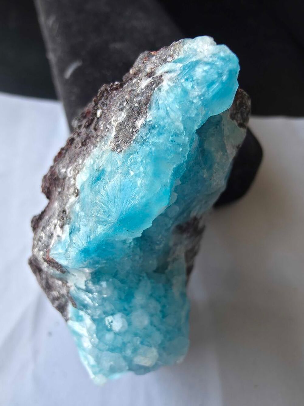 Cristal H&eacute;mimorphite Bleu Electrique sur Matrice-6,7 cm 