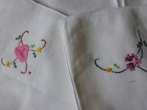 SERVIETTES DE TABLE blanches/fleur - NEUVES 5 Doussard (74)
