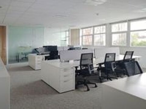   Réservez un bureau partagé ou un espace de coworking à MASSY, Stop & Work Massy  