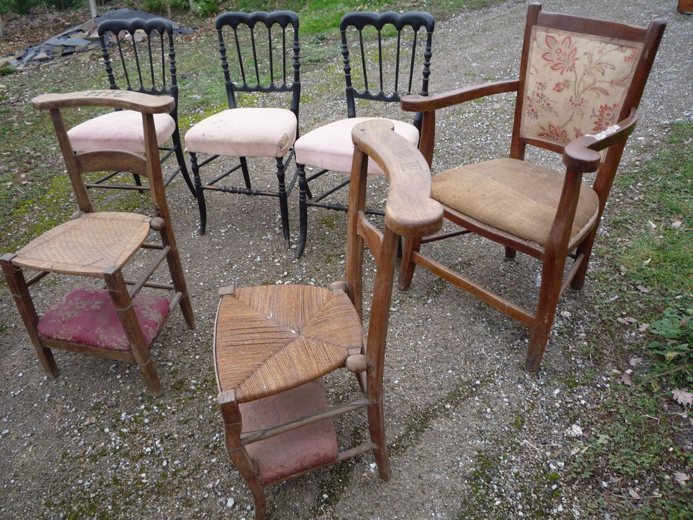 Chaise &agrave; musique/Prie Dieu/coffre/malle
10€ pi&egrave;ce Meubles