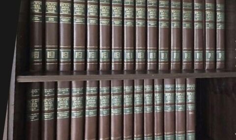Encyclopédie UNIVERSALIS et Littré de luxe (feuille d'or) 80 Ivry-sur-Seine (94)