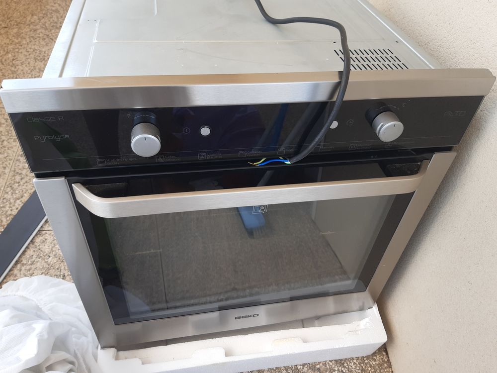 Four Beko plaque induction Electroménager