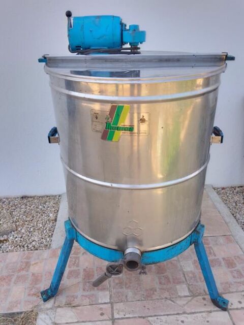 Extracteur &agrave; miel et mat&eacute;riel apiculture 600 85440 Saint-hilaire-la-forêt