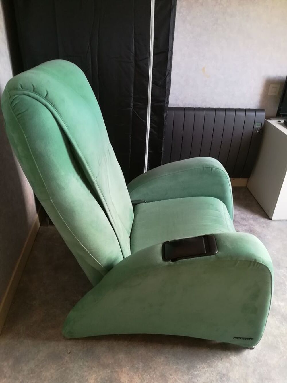 Fauteuil &eacute;lectrique massant et relaxant Keyton Meubles