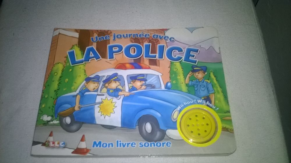 Livre Une journ&eacute;e avec La Police
Pour enfant
2010
Excelle Livres et BD