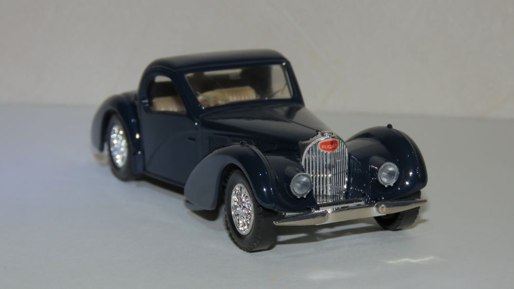 Voiture miniature Bugatti Atalante 