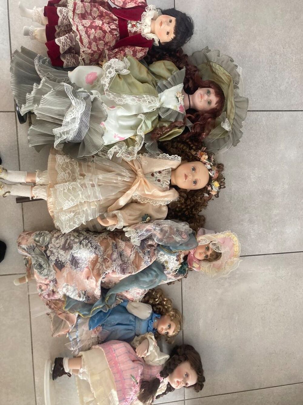 Poup&eacute;es en porcelaine 