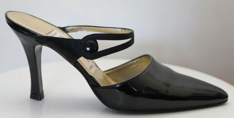 Mules � talon cuir verni VALENTINO 
T.7 IT. soit 37 1/2 Fr 120 Issy-les-Moulineaux (92)