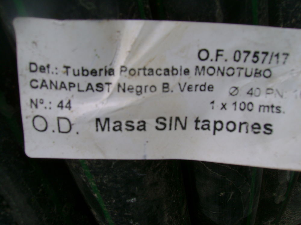 Tubes noirs en poly&eacute;thyl&egrave;ne &agrave; bandes vertes Cana Plast Bricolage