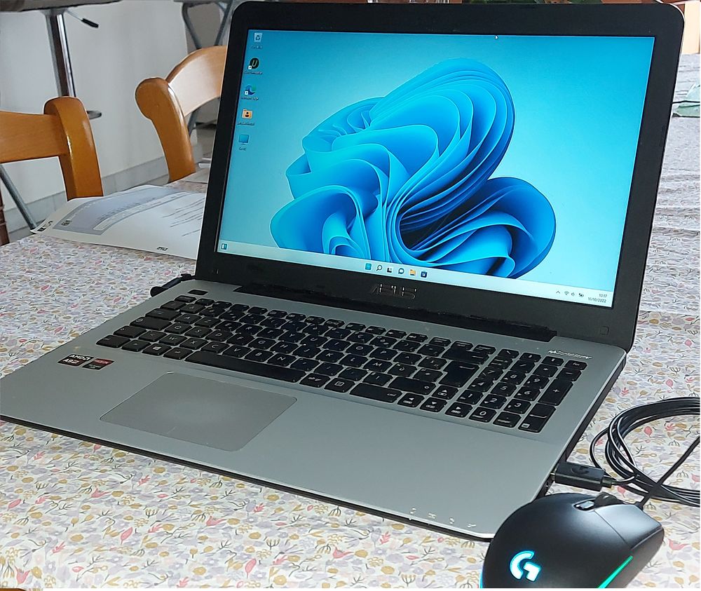 Pc Portable ASUS 15" R556B Process A9-9420 3 Ghz, SSD 128 Go Matériel informatique