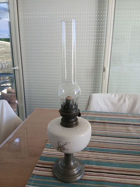 LAMPE A PETROLE ANCIENNE 50 Breuil-le-Sec (60)