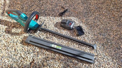 Taille haie Bosh sans fil 30 Versailleux (01)