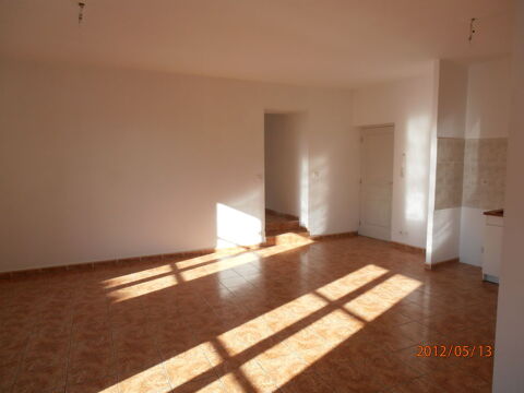  Appartement � louer 1 pi�ce 90 m� Pont-saint-esprit