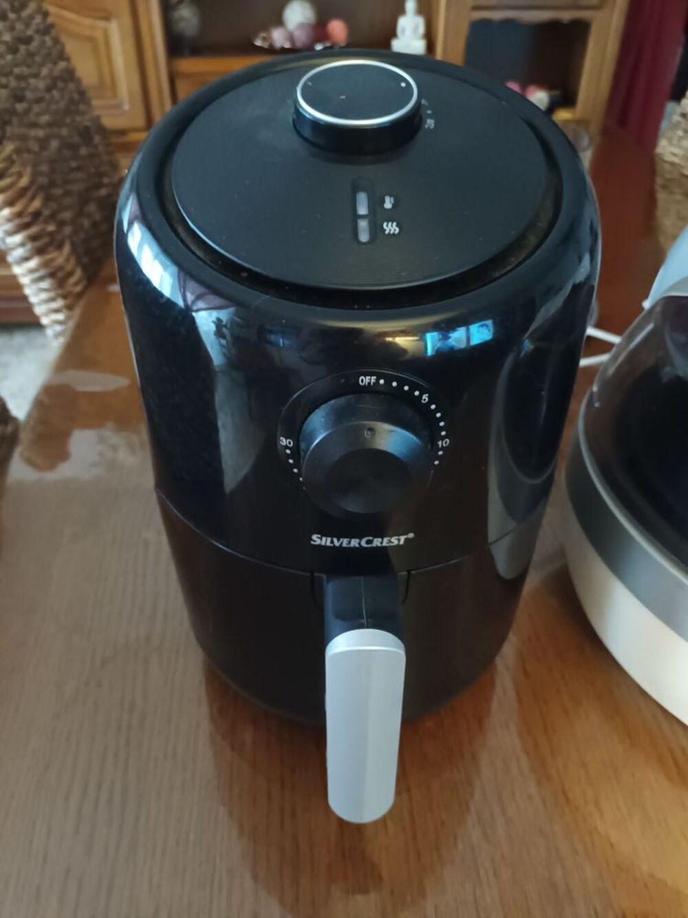 petit airfrayer pour 1 ou 2 personnes et friteuse seb . Electroménager