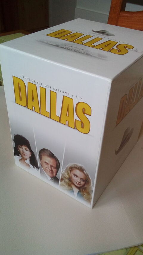 un coffret de dallas saison de 1 a 7;  en très bon état . Chaource (10)