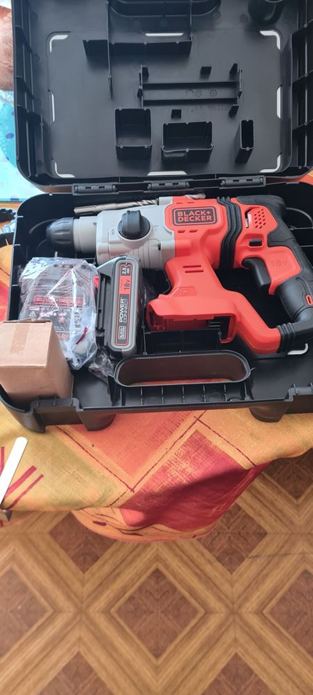 Perfovisseuse sans fil avec accessoires Bricolage
