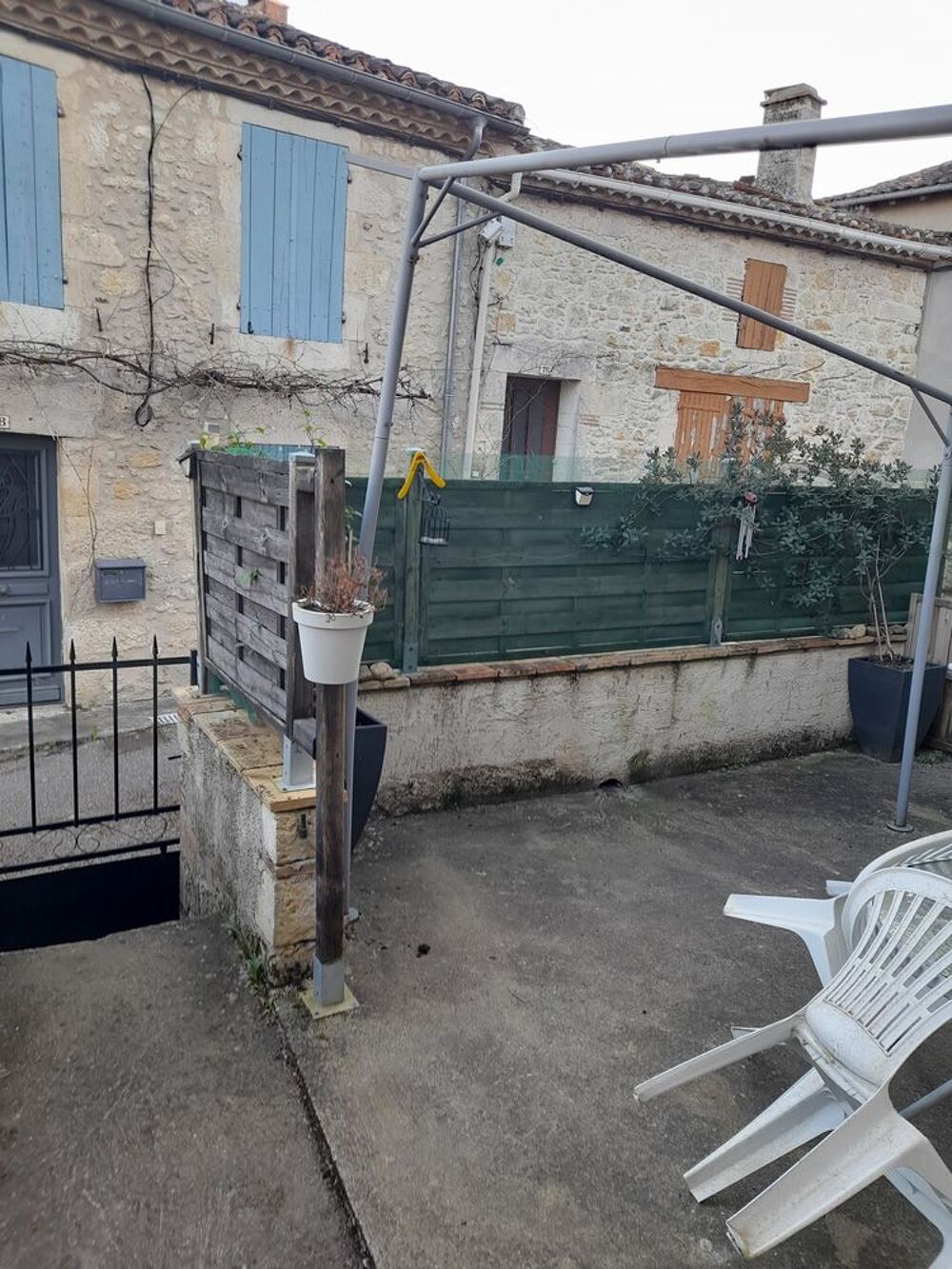 Vente Maison Bonjour, 
Maison de village et appartement meublé Miradoux