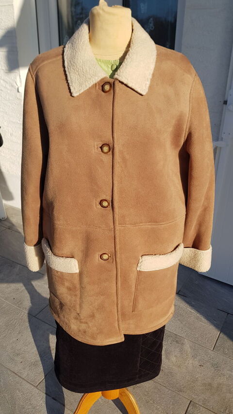 Manteau imitation peau retourné T. 42/44 ( neuf) 40 Saint-Martin-le-Beau (37)