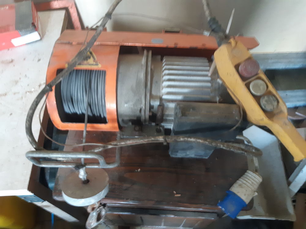 treuil &eacute;lectrique 220 volt Bricolage