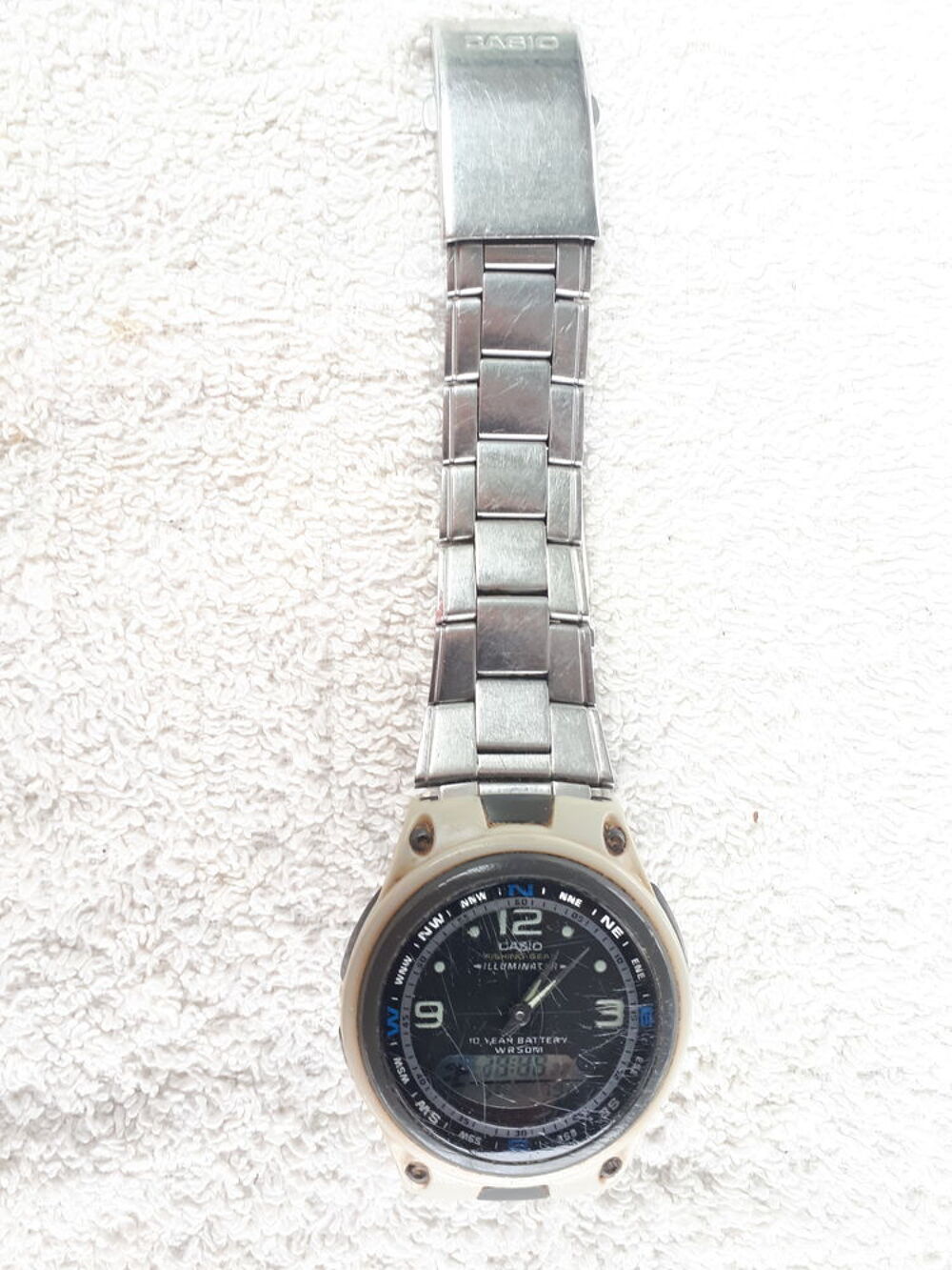 Montre bracelet en acier inoxydable Casio fishing gear AW-82 Bijoux et montres