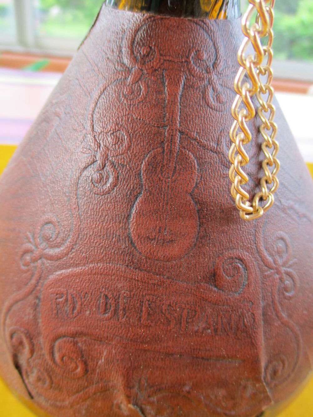 Bouteille espagnole "MOSCATEL" d&eacute;cor&eacute;e
Décoration