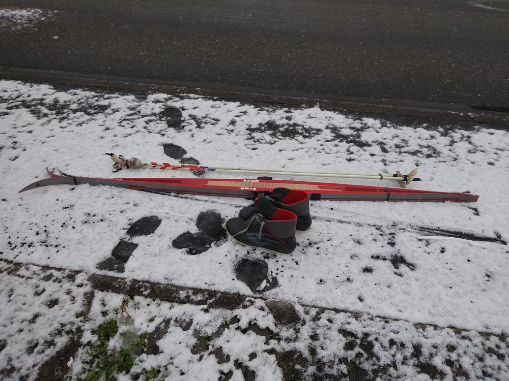Skis de fond, chaussures et b&acirc;tons Sports
