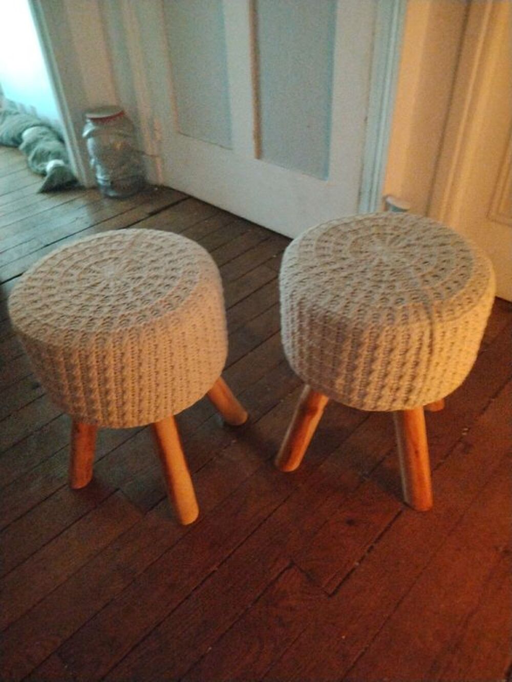 Salon chaises tabourets tricot&eacute;s en laine blancs Meubles