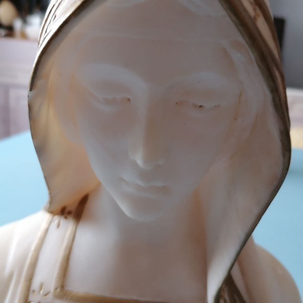 Buste de la vierge Marie en alb&acirc;tre 