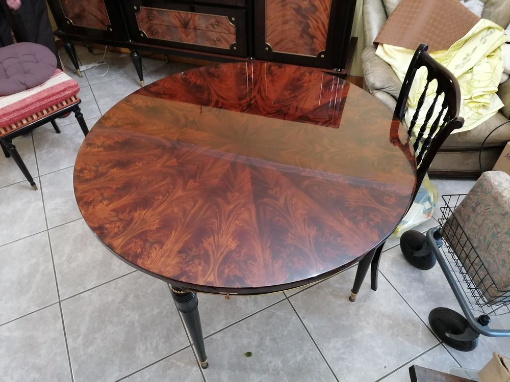 Salle &agrave; manger style regency
Ann&eacute;es 1960
en tr&egrave;s bon &eacute;tat Meubles
