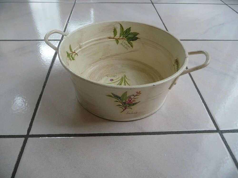 Bassine en m&eacute;tal d&eacute;cor motifs de fleurs Décoration