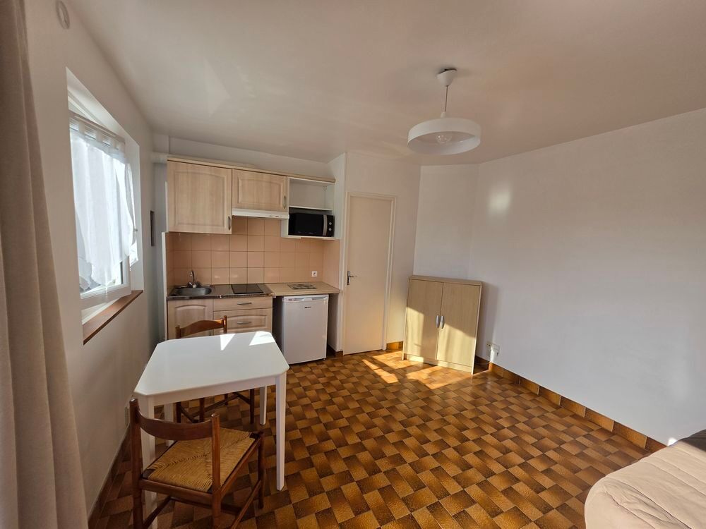 Location Appartement Centre ville, au calme, studio meublé Sens