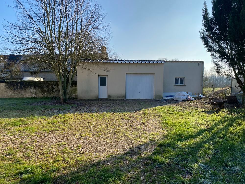 Location Maison maison T8 avec cour espace vert à Vernoil 49390 Vernoil