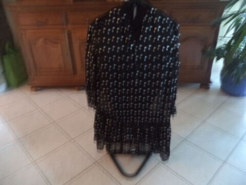 Robe noire droite avec plumetis argents  manches longues - 12 Perros-Guirec (22)